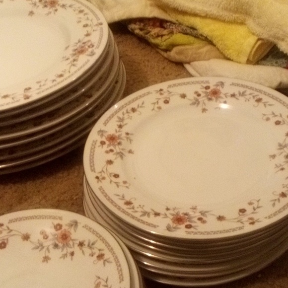 Dynasty fine china dishes 8 dinner plates 8 bowls 8 small plates 8 saucers 6 cup - Picture 7 of 10